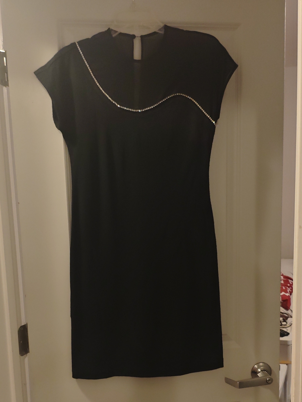 Elegant Black Midi Dress with Rhinestone Curve